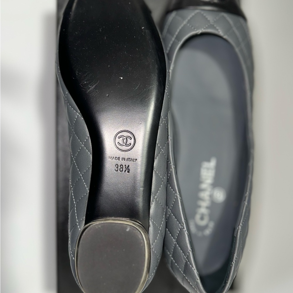 CHANEL Quilted Gray Leather Cap Toe Flats with Black Cap - Picture 4 of 4